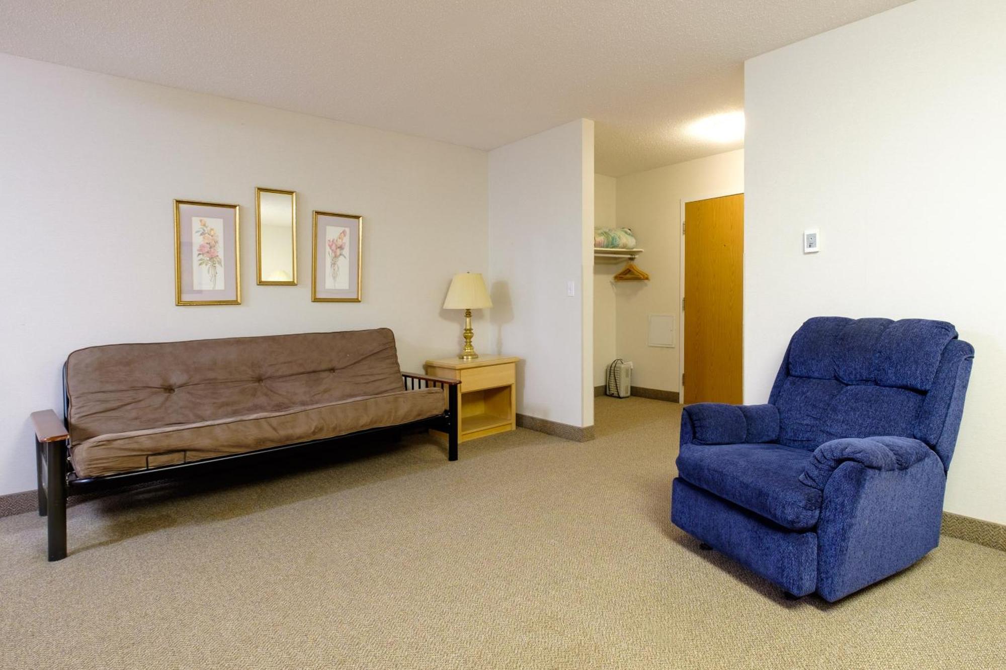Perfect Inns & Suites Weyburn Quarto foto